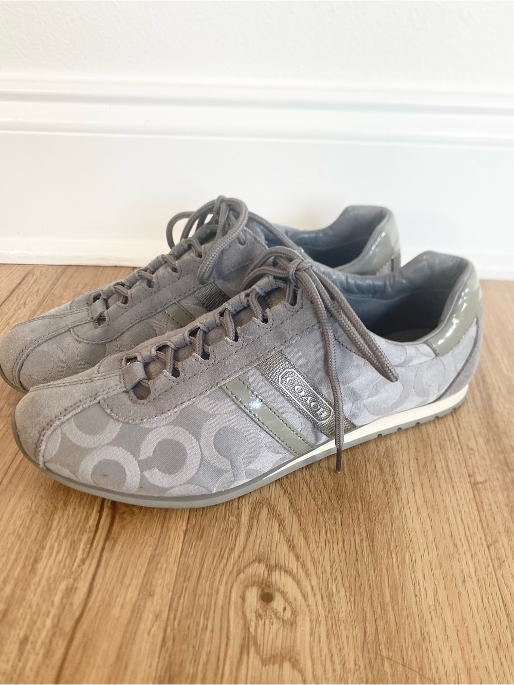 COACH Women's Kathleen Signature C Logo Sneakers Size 8 Gray